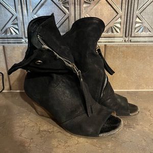 As98 open toe booties